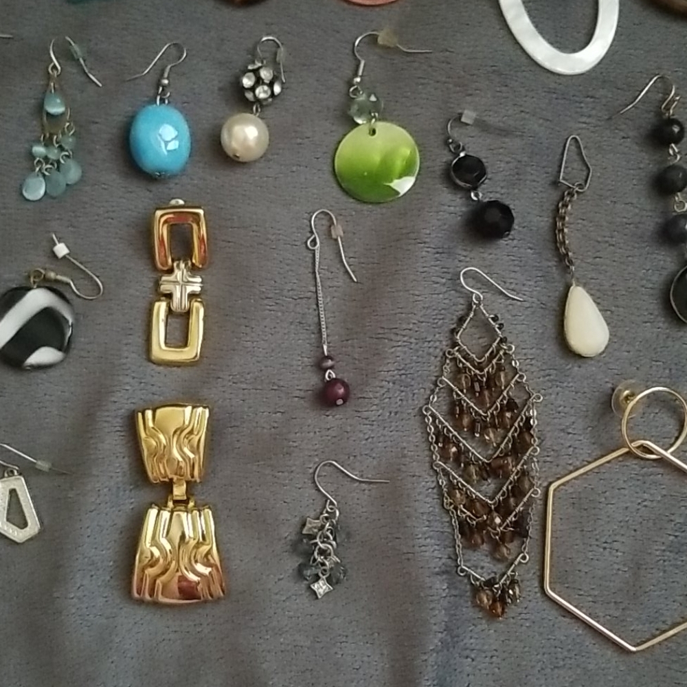Assorted Single Earrings - Picture 5 of 9